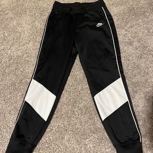nike women joggers